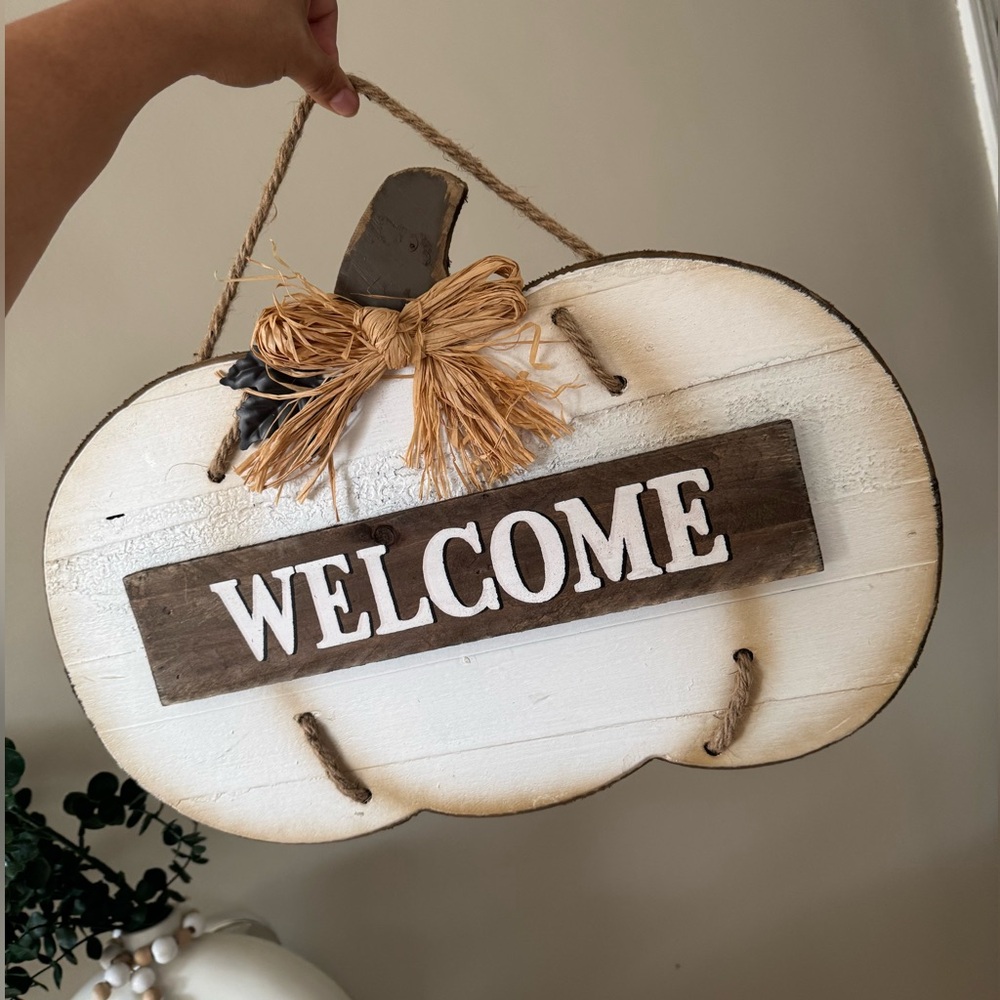 Pumpkin fall autumn Welcome Sign 19x13